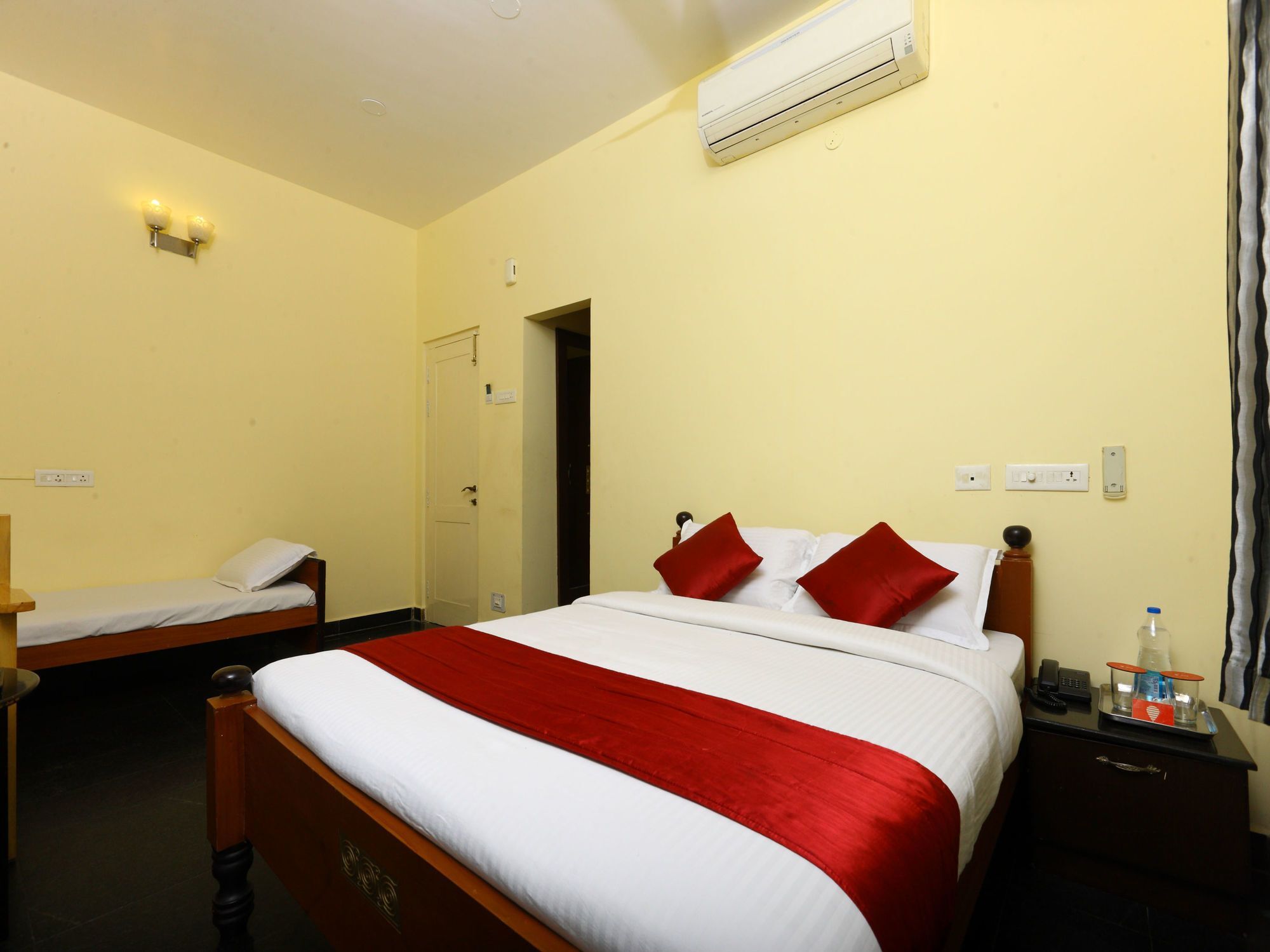 Oyo 10630 Hotel Nano Turf มทุราย ภายนอก รูปภาพ