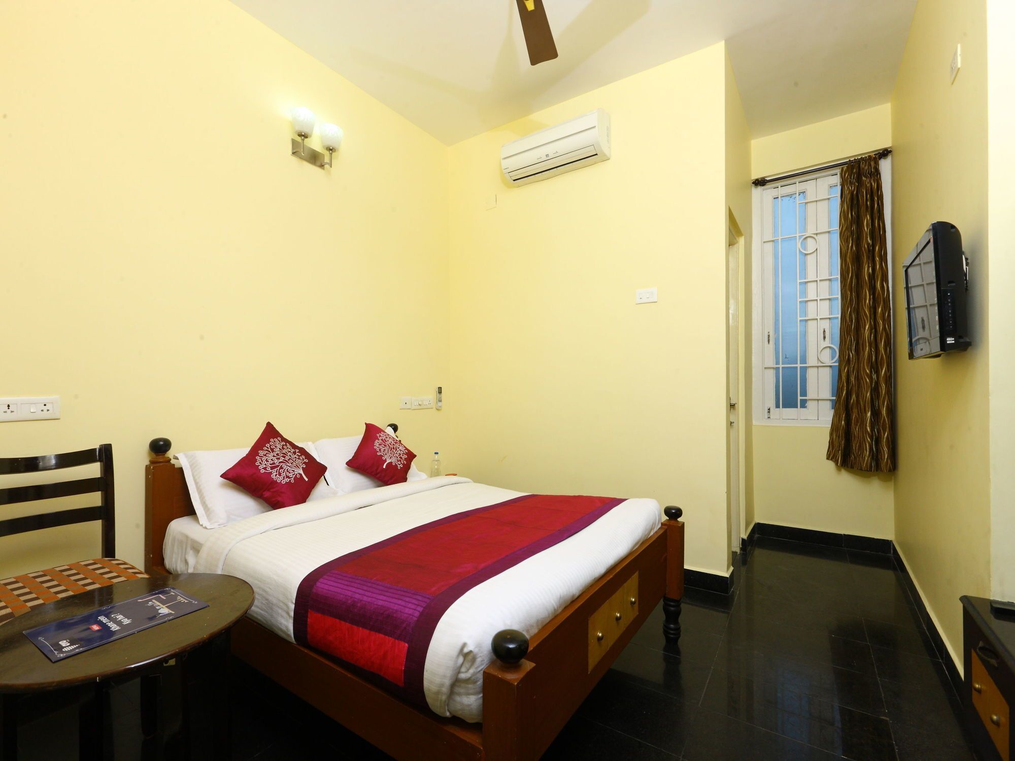 Oyo 10630 Hotel Nano Turf มทุราย ภายนอก รูปภาพ