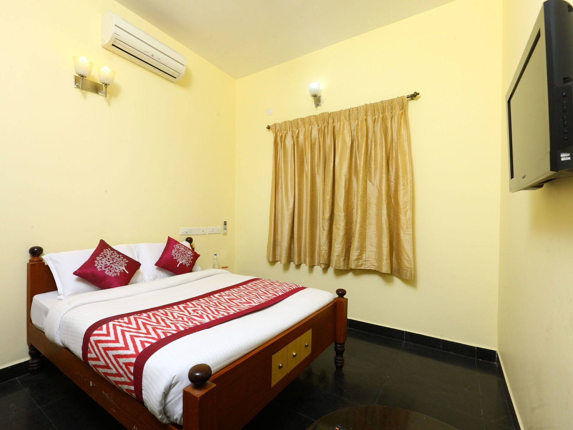 Oyo 10630 Hotel Nano Turf มทุราย ภายนอก รูปภาพ