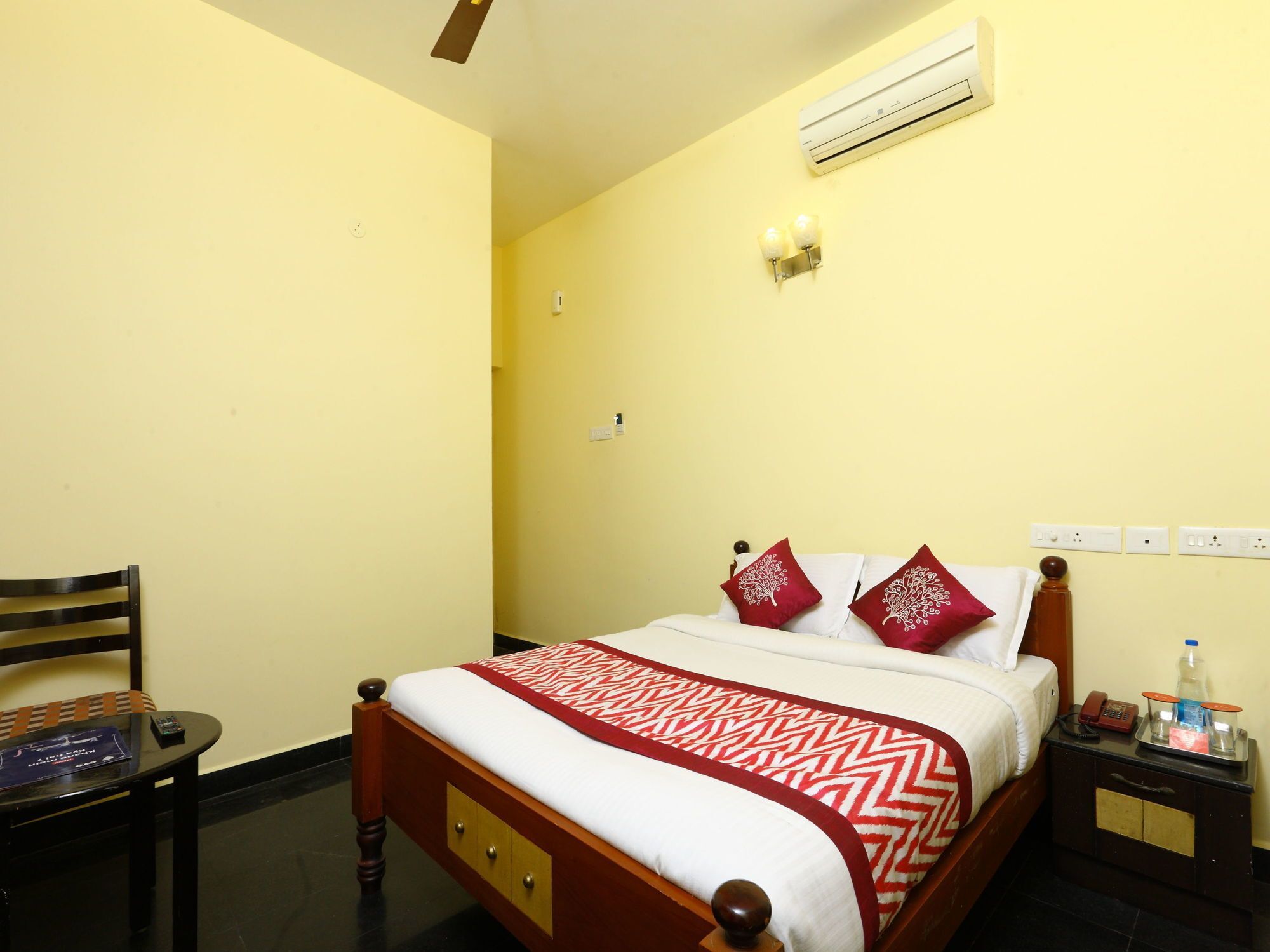 Oyo 10630 Hotel Nano Turf มทุราย ภายนอก รูปภาพ