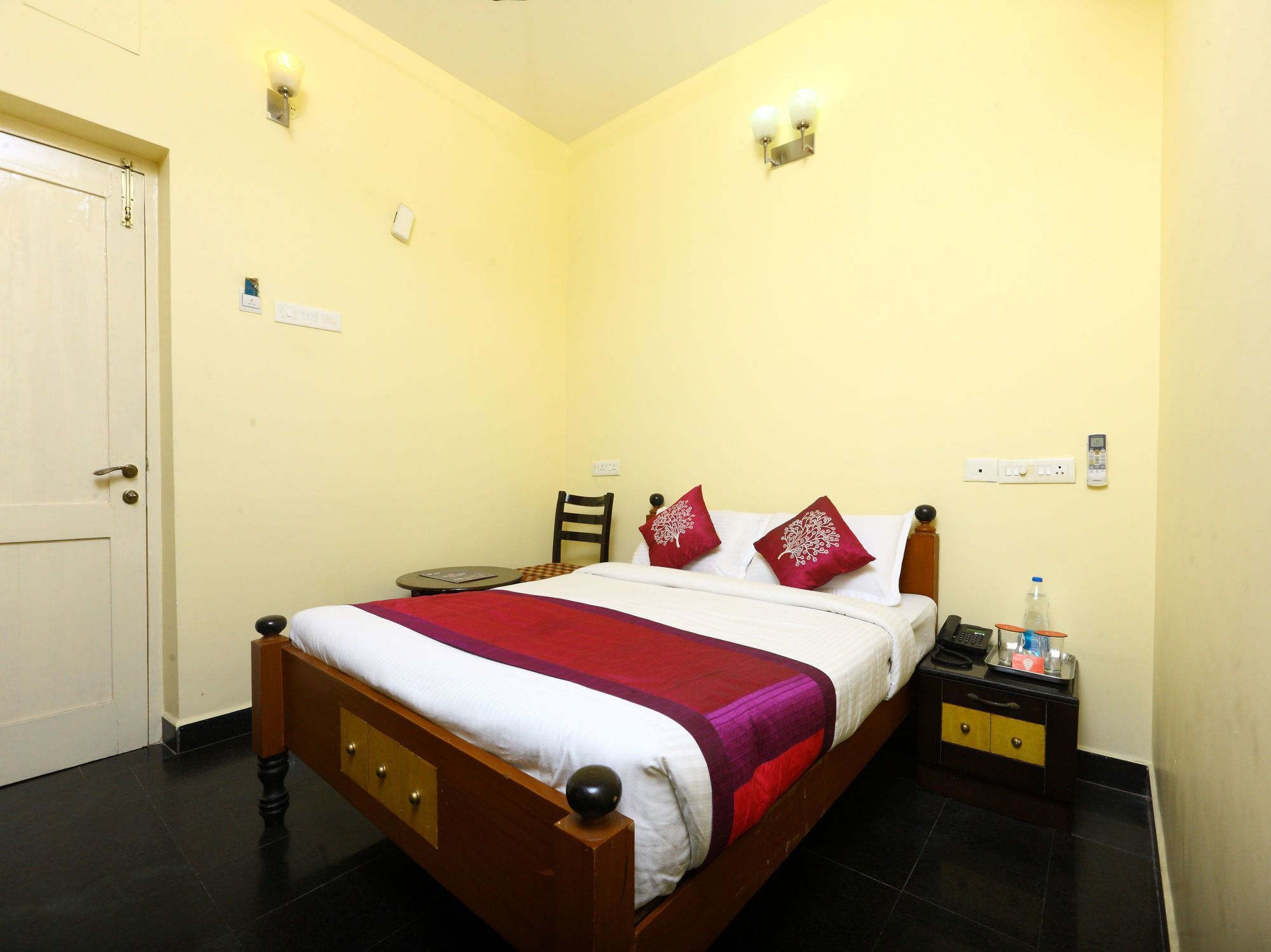 Oyo 10630 Hotel Nano Turf มทุราย ภายนอก รูปภาพ